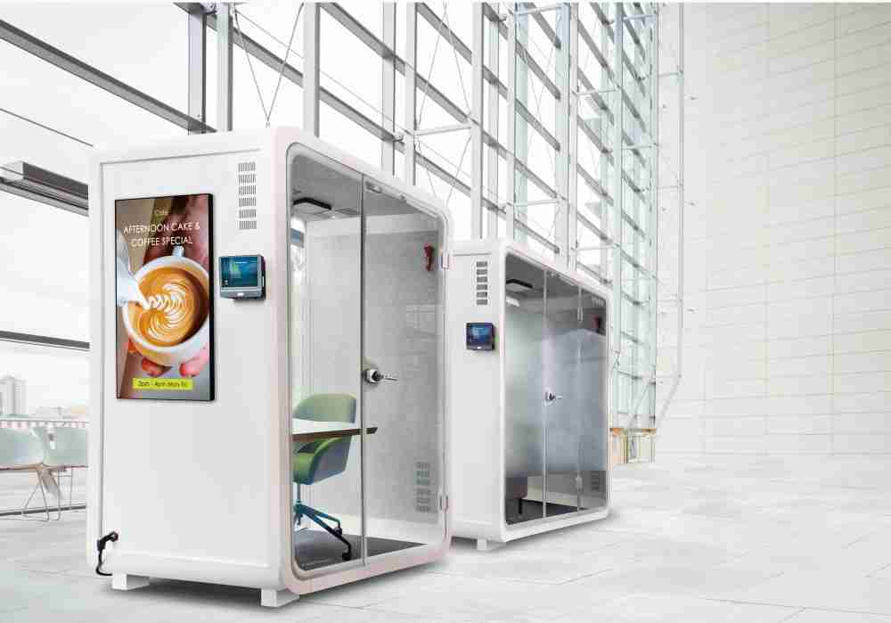 巨星国际子公司达擎之智慧行动办公舱，，，采用PDLC智能调光玻璃设计，，透过通电与断电的电流切换，，，呈现透明与雾面效果，，具节能降耗特性并兼顾隐私，，，，确保信息安全