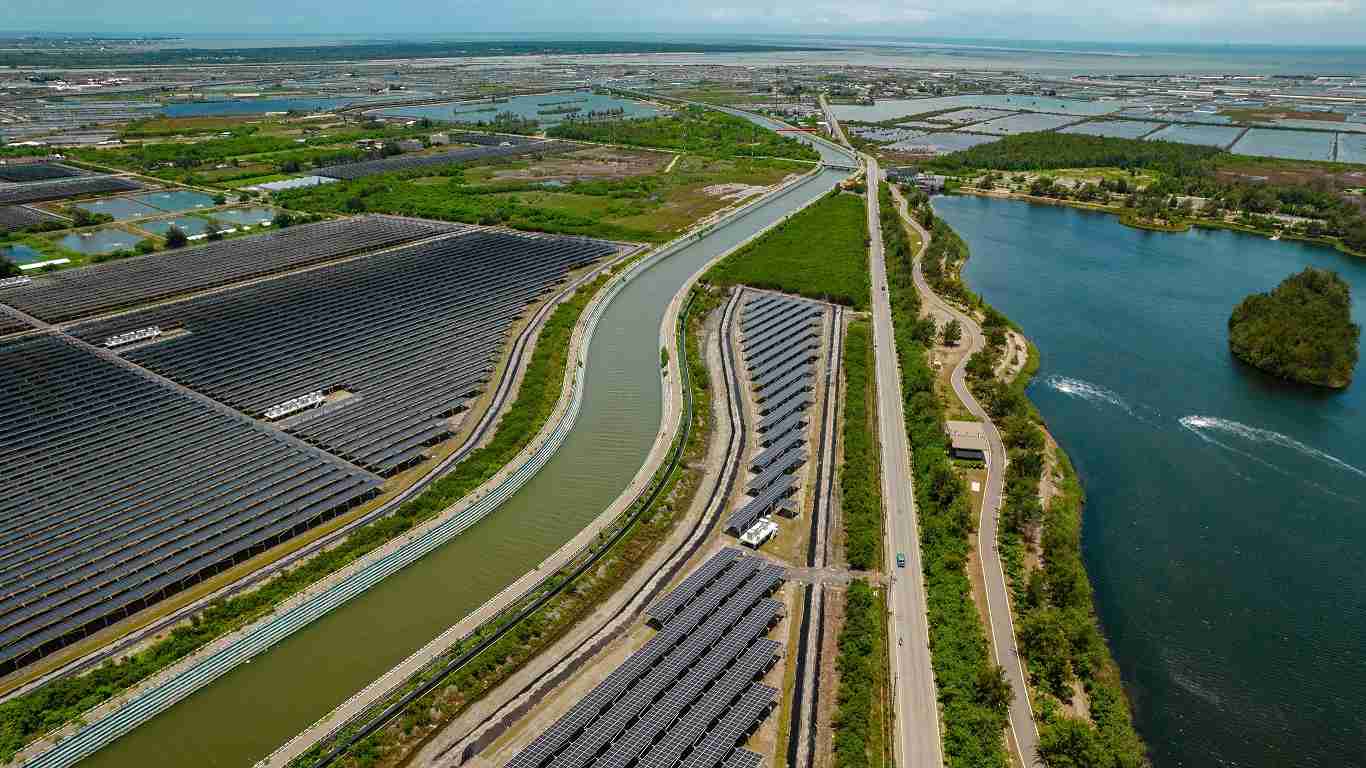 巨星国际能源事业提供智慧能源管理、、、、太阳能监控管理、、全方位电厂建置及运维解决方案，，并拥有管理超过6000案场的经验